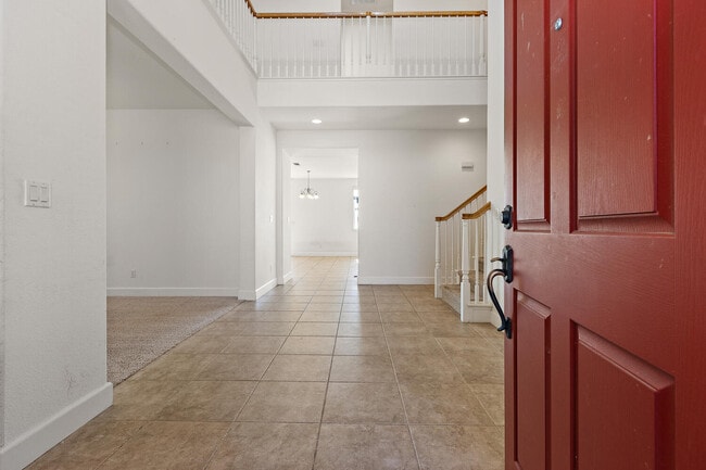 Photo - 460 Lansing Cir