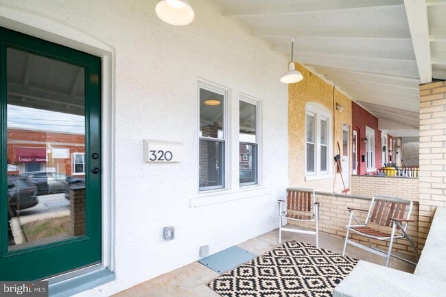 Photo - 320 Iona Ave