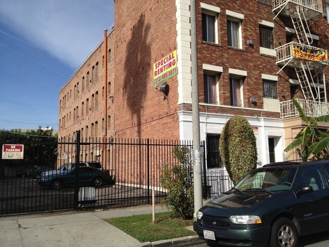 Photo - Natural Light Studio in Koreatown - Utilit...