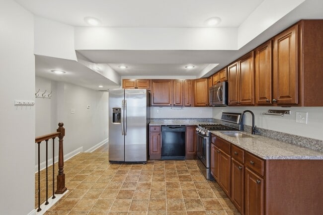 Photo - 1008 W Cross St