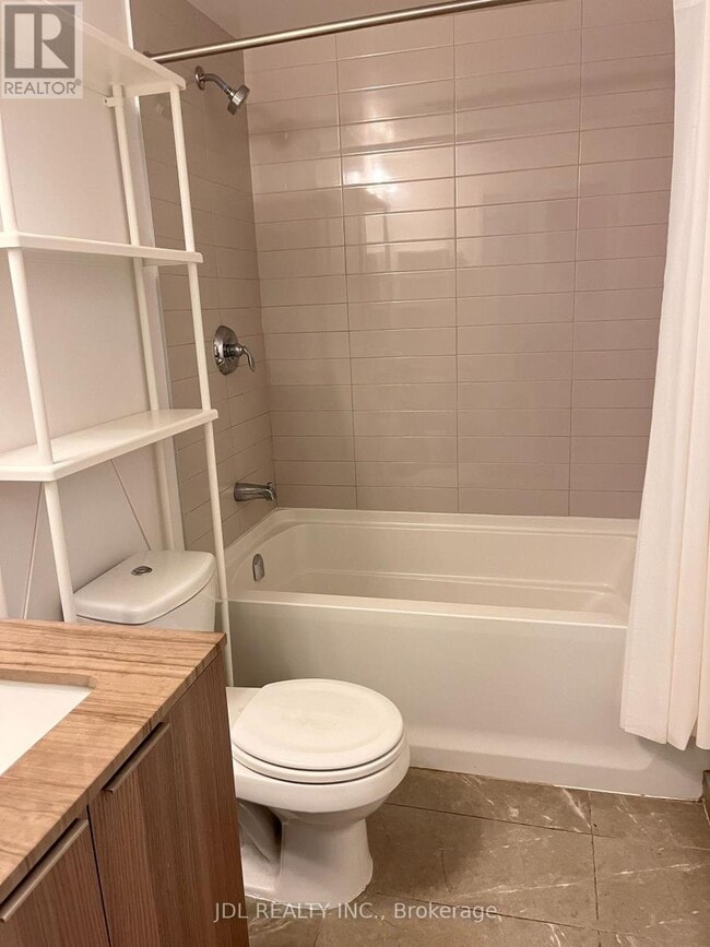 Photo - 11 Wellesley St W Unité 2812