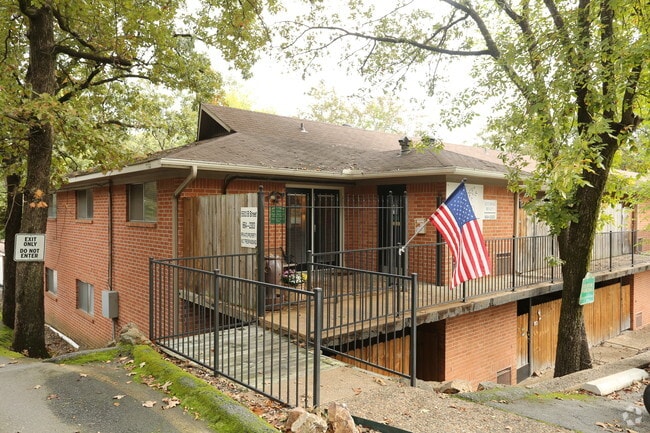 Building Photo - Lanai Apartments LLC