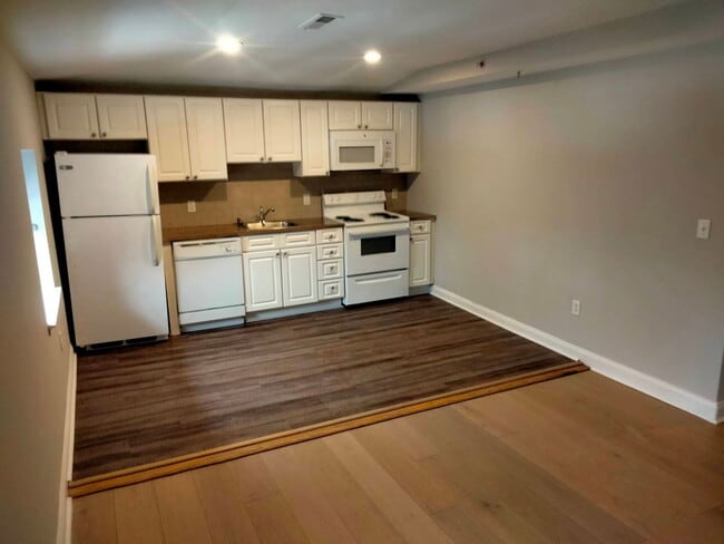 Building Photo - 38 Imlay St Unit C