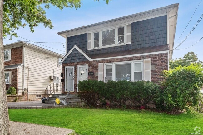 Building Photo - 176 Nassau Blvd Unit 1 Rental