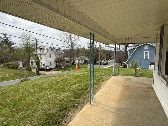Photo - Charming Farmhouse near Downtown Jonesborough.