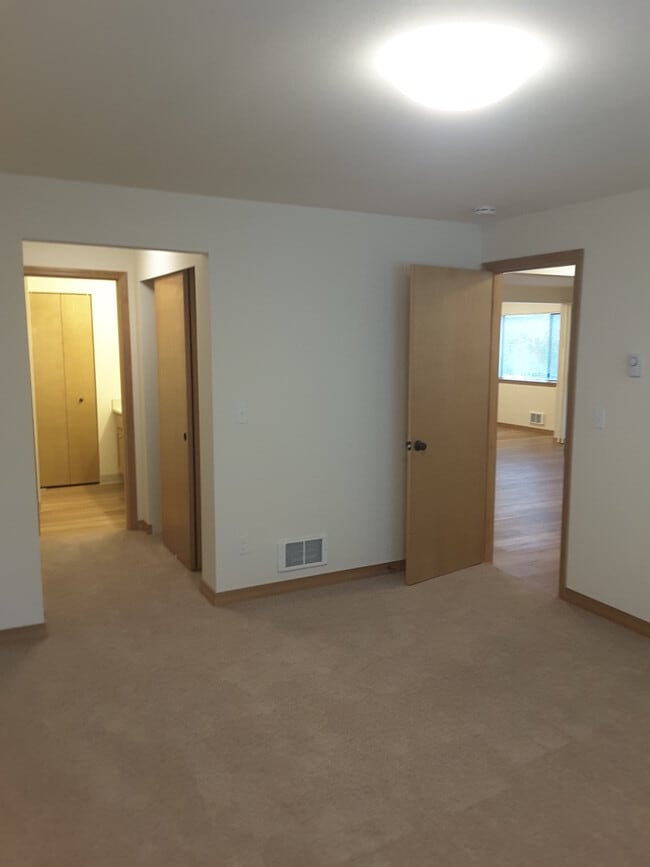 Main bdrm closets & bathroom
