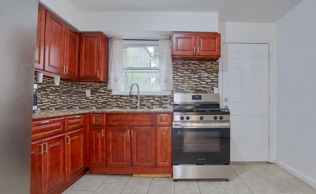 Photo - 8 Van Nostrand Ave