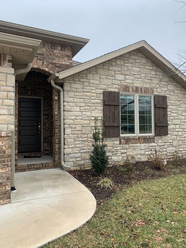 Photo - Beautiful Open Layout 3 Bedroom 2 Bath 3 C...