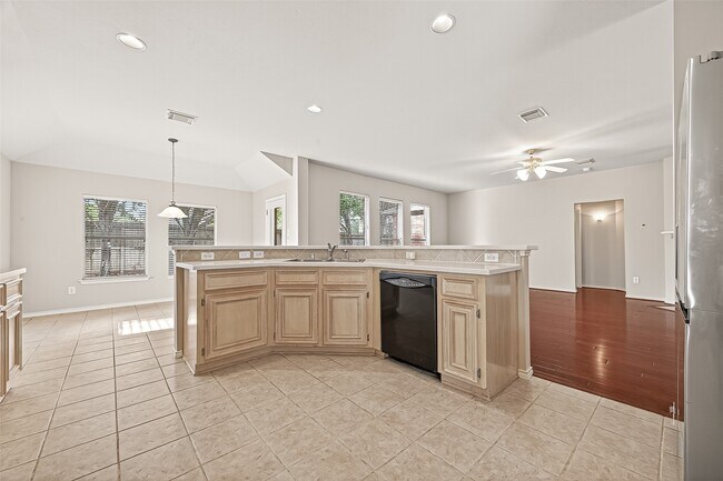 Photo - 26414 Suffield Glen Ln