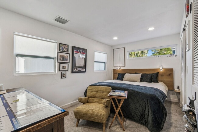 Photo - 1034 Queen St N Unit 1