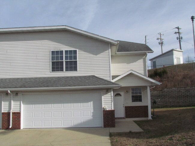 AVAILABLE SEPTEMBER 01,2025!! - AVAILABLE SEPTEMBER 01,2025!! House