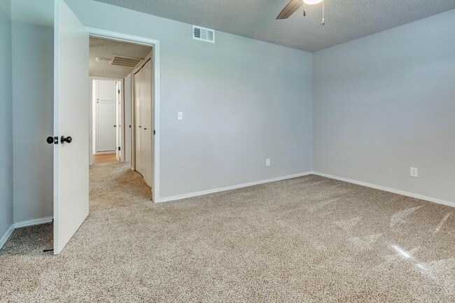 Building Photo - 1229 Lakecrest Dr Rental