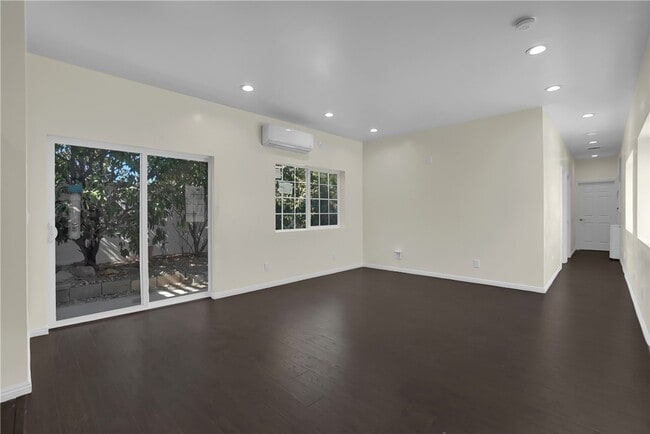 Photo - 23393 Schoolcraft St