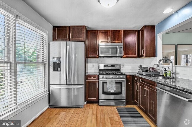 Building Photo - 829 N 4th St Rental
