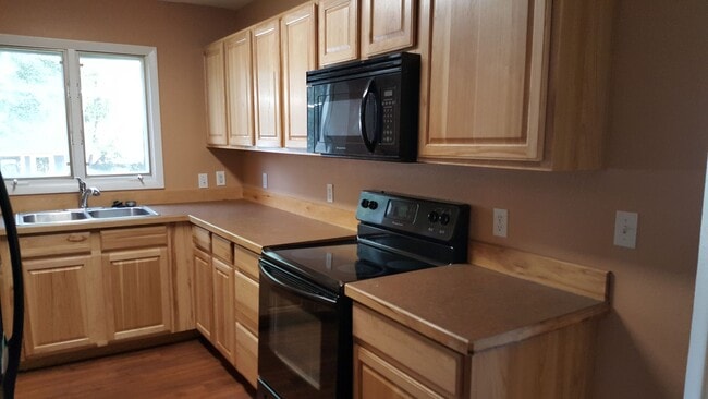 Photo - 216 Hemlock St N Unit 1