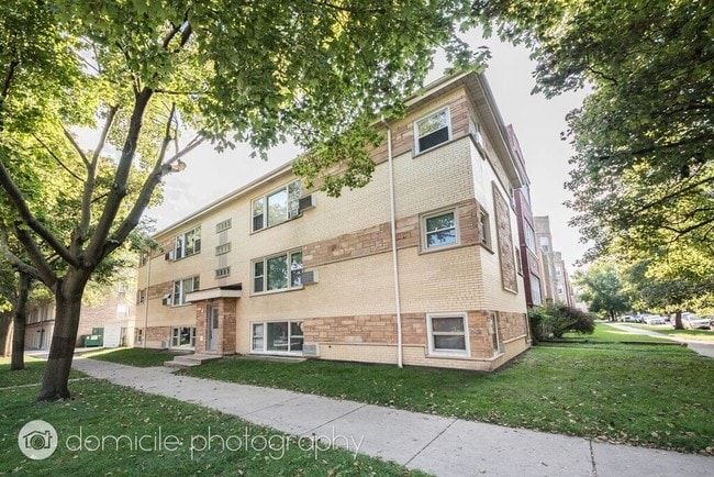 Building Photo - 5020 N Washtenaw Ave Rental