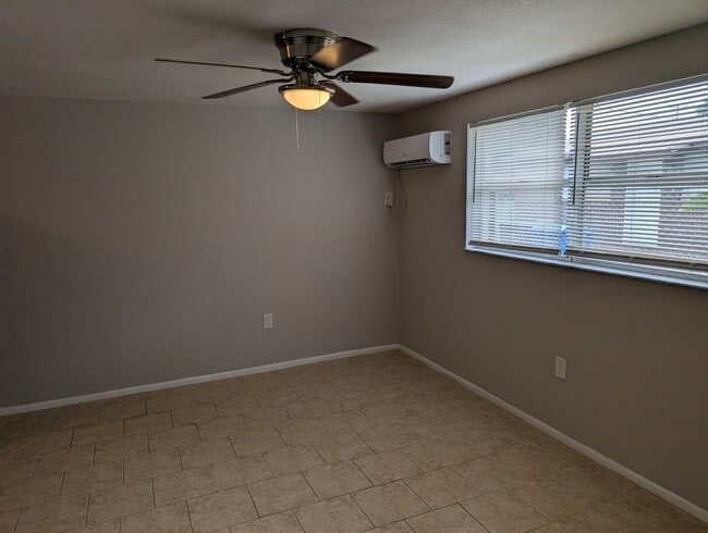 9415 Eastfield Rd Unit B