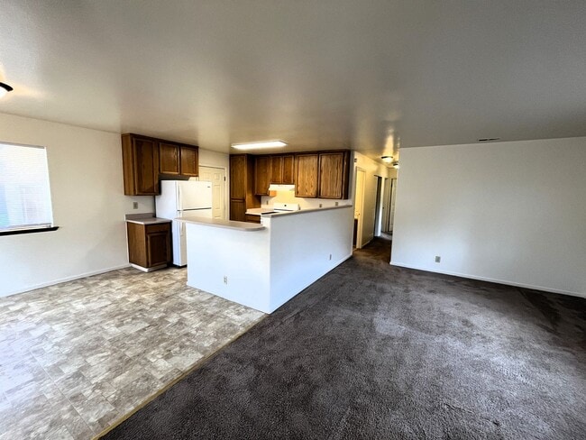 Photo - 2025 Thiel Ave
