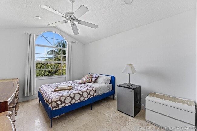 Photo - 2350 NW 5th Ave