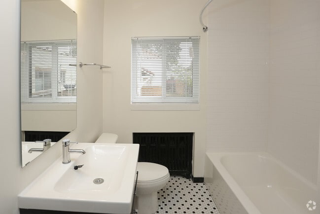 2BR, 1BA - 726-1133 SF