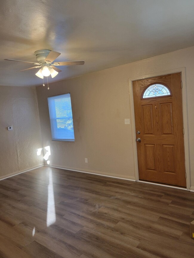 Photo - 332 Ashwood Ave