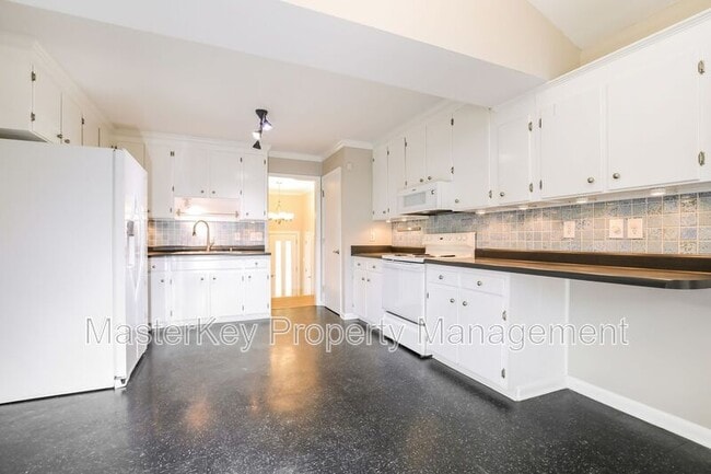 Photo - 916 Tanglewood Dr