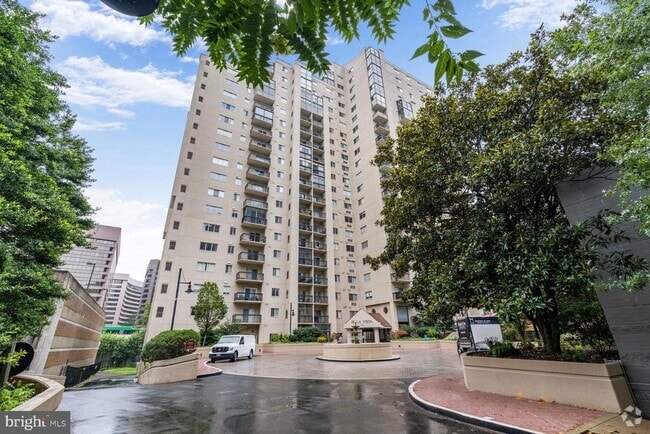 Building Photo - 1211 S Eads St Unit 810 Rental