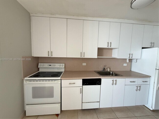Photo - 5313 Collins Ave Unit 1008