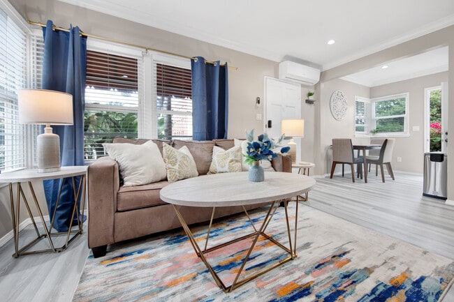 Photo - 210 W Elk Ave Unidad # 1