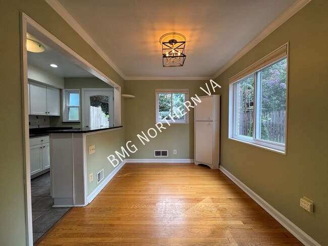 18 1/2 W Wyatt Ave-