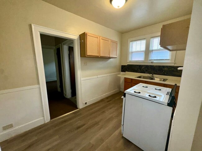 Photo - 2681 Pasadena St