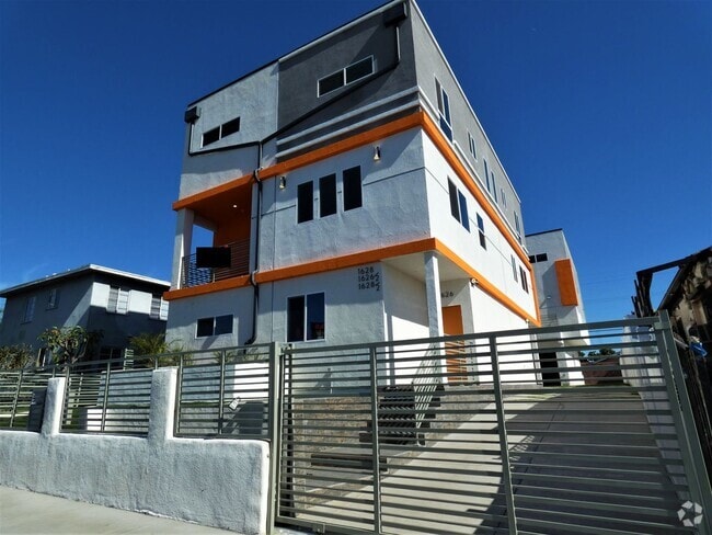 Building Photo - 1626 S La Brea Ave Unit 1626 1/2 Rental