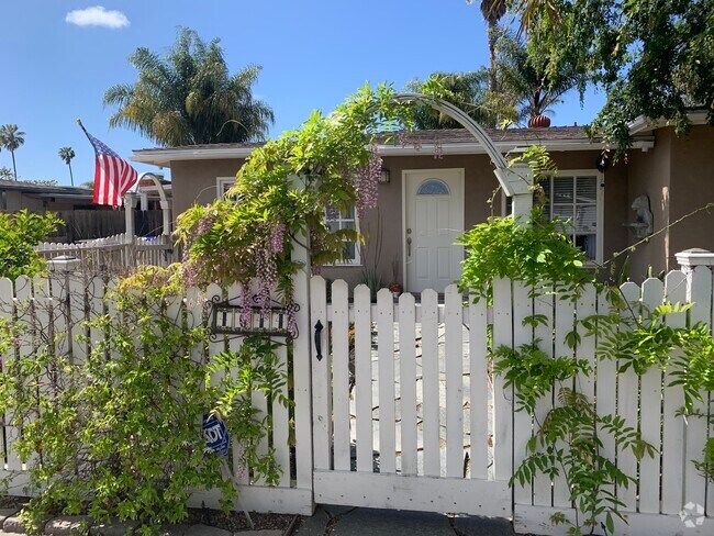 Building Photo - 4644 Isleta Ave Rental