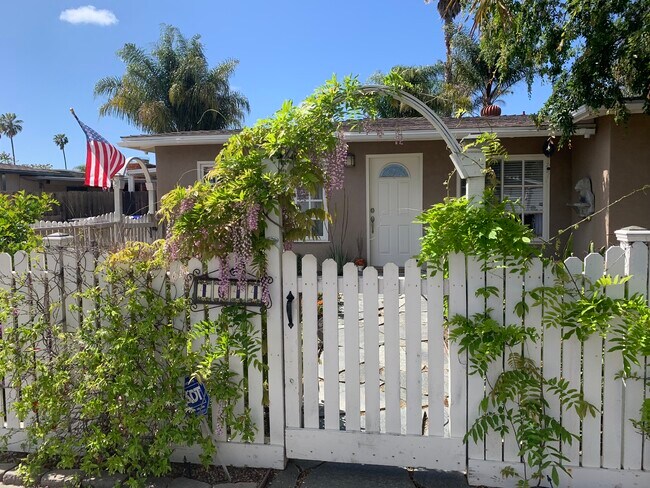 Photo - 4644 Isleta Ave House
