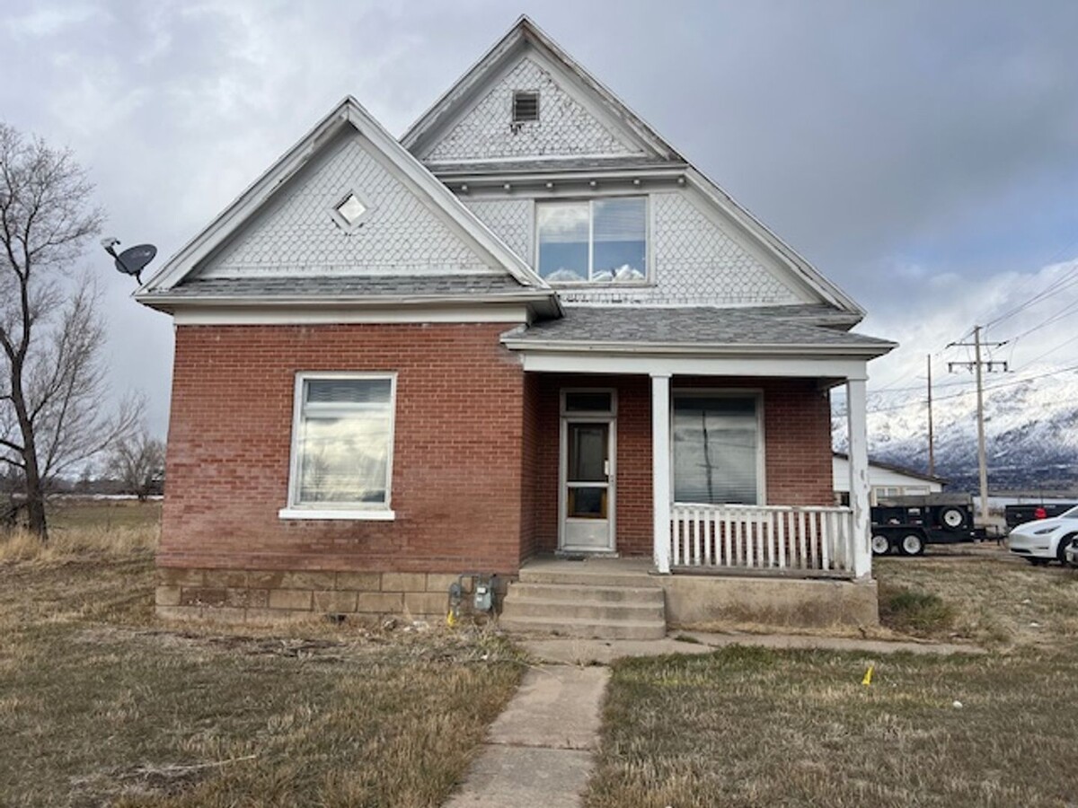 Beautiful home with tall ceilings - Beautiful home with tall ceilings