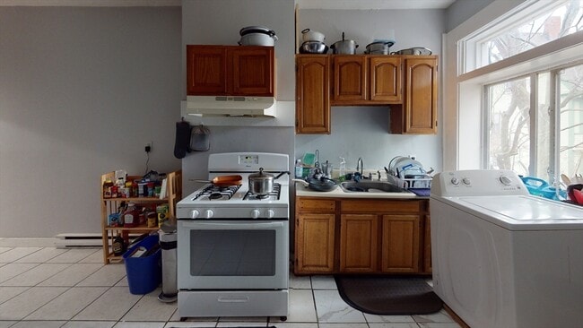 Building Photo - 11 Forbes St Unit 3