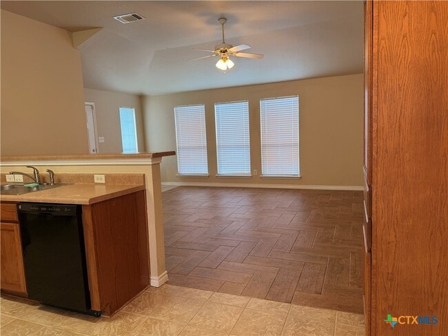 1229 Hilltop Dr