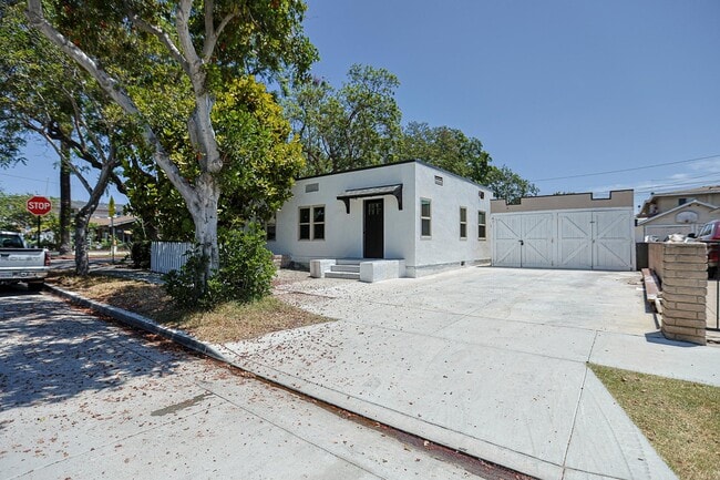 Photo - 401-403 S Garnsey St Unidad 401