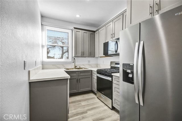 Photo - 696 E 9th St