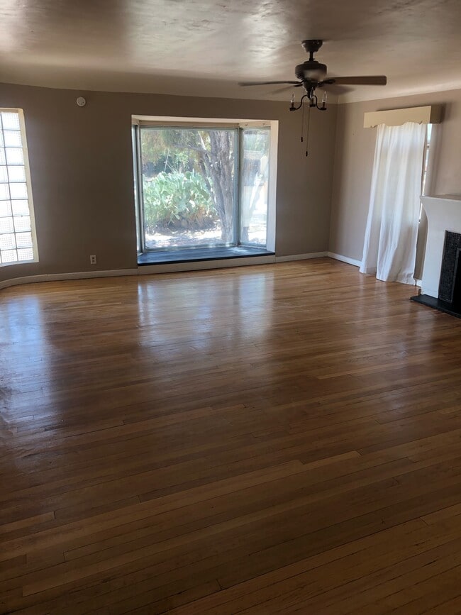 Building Photo - 200 W Lucero Ave Unit A