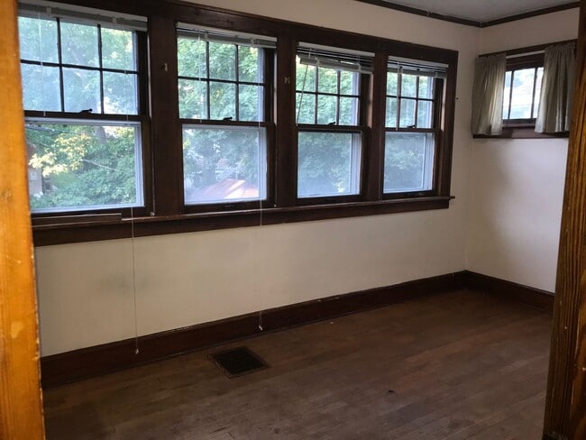 2021 University Ave Unit 2021U House