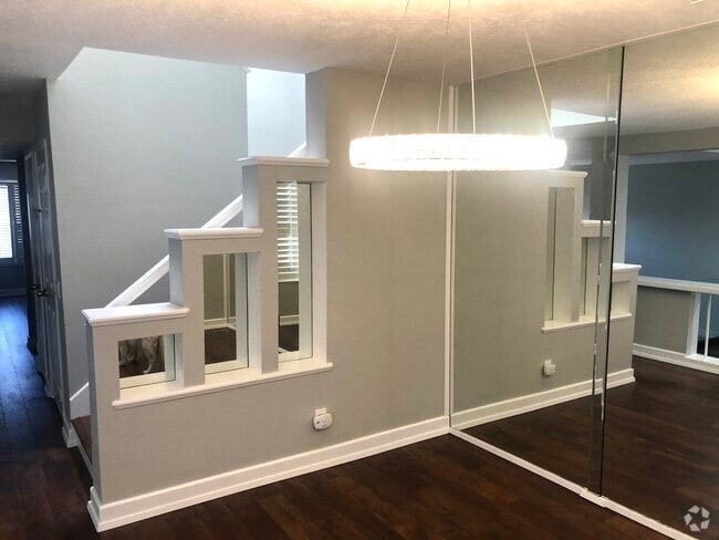 Building Photo - 20950 Oxnard St Rental