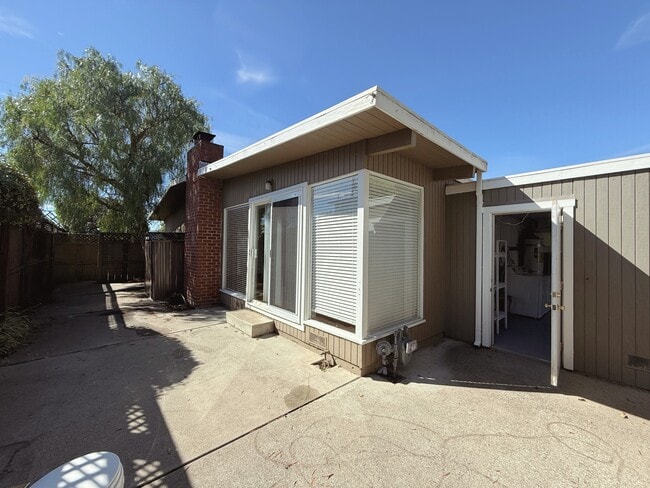 Photo - 1652 Borden St