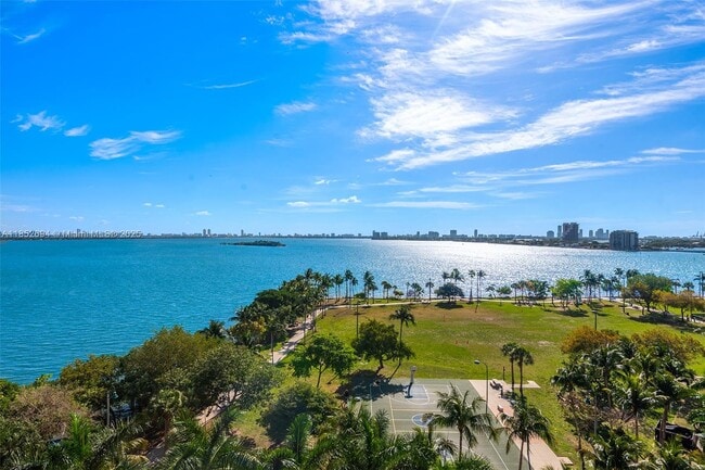 Building Photo - 2000 N Bayshore Dr Unit 910 Rental