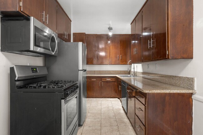 5612-5618 Harold Way