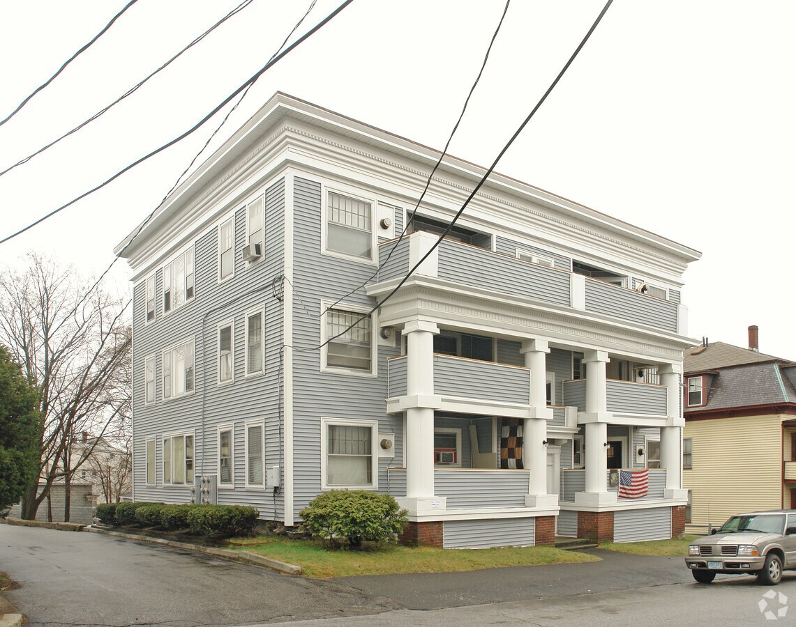 Photo - 271 Concord St Apartments