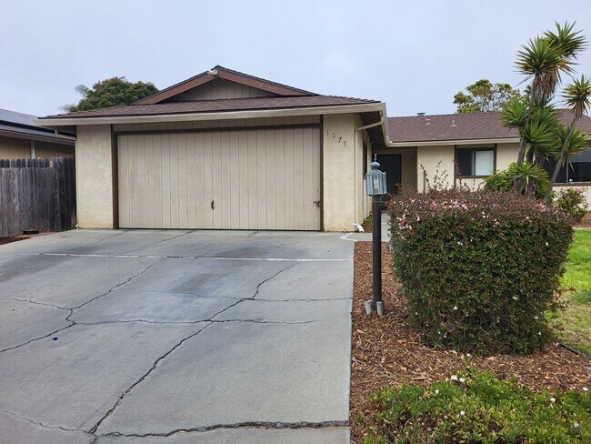 Photo - 1371 Crest St House