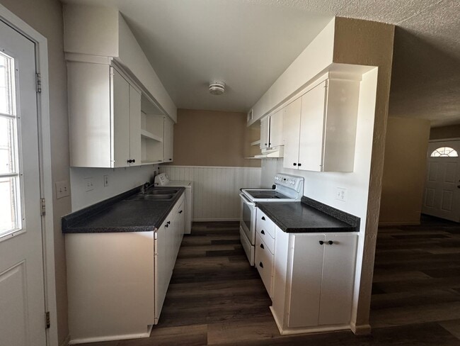 Photo - Charming and spacious Needles HOME