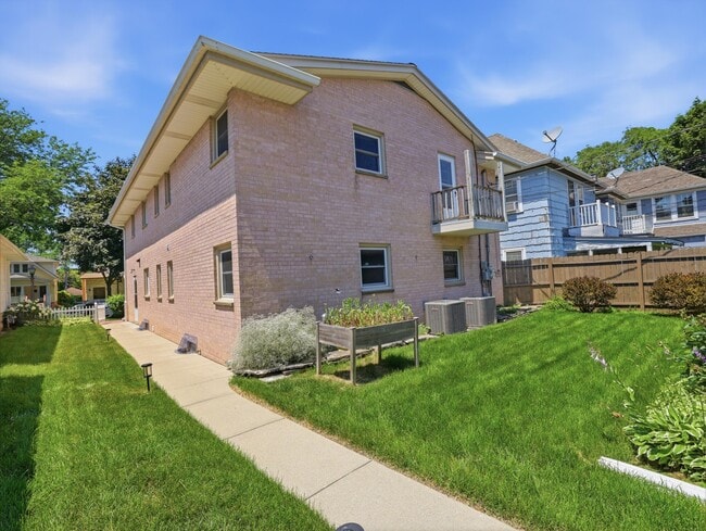 Photo - 4536 N Larkin St