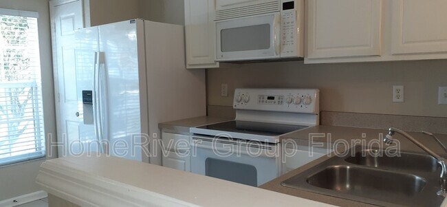 Photo - 800 Shropshire Loop